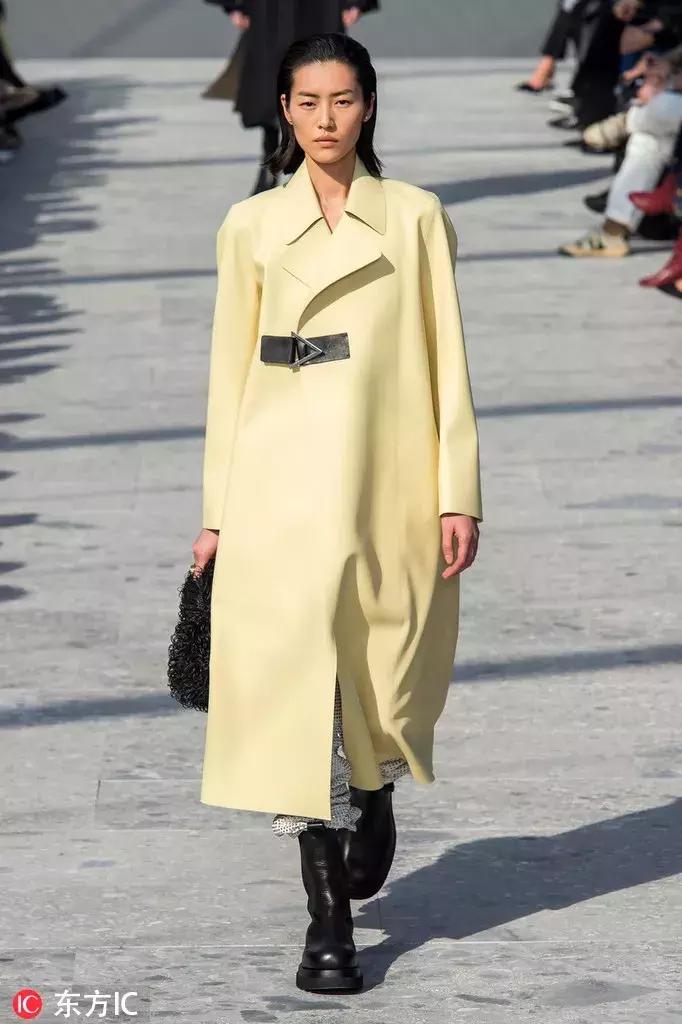 粉色打底适合什么颜色的外套,最适合女生的颜色