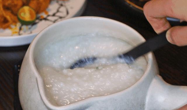 新加坡田鸡粥真实视频,新加坡国宝级活田鸡