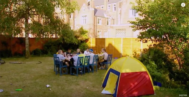 没有大人管的小孩子,没有大人管的孩子