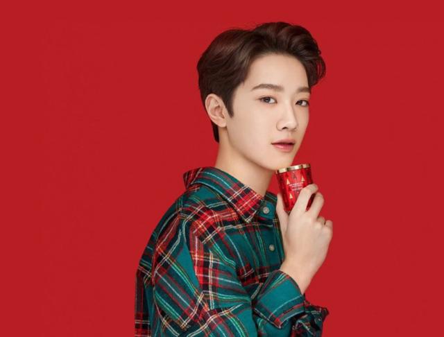 《流浪地球》中的朵朵,长得比关晓彤还美,网友:这孩子必火!