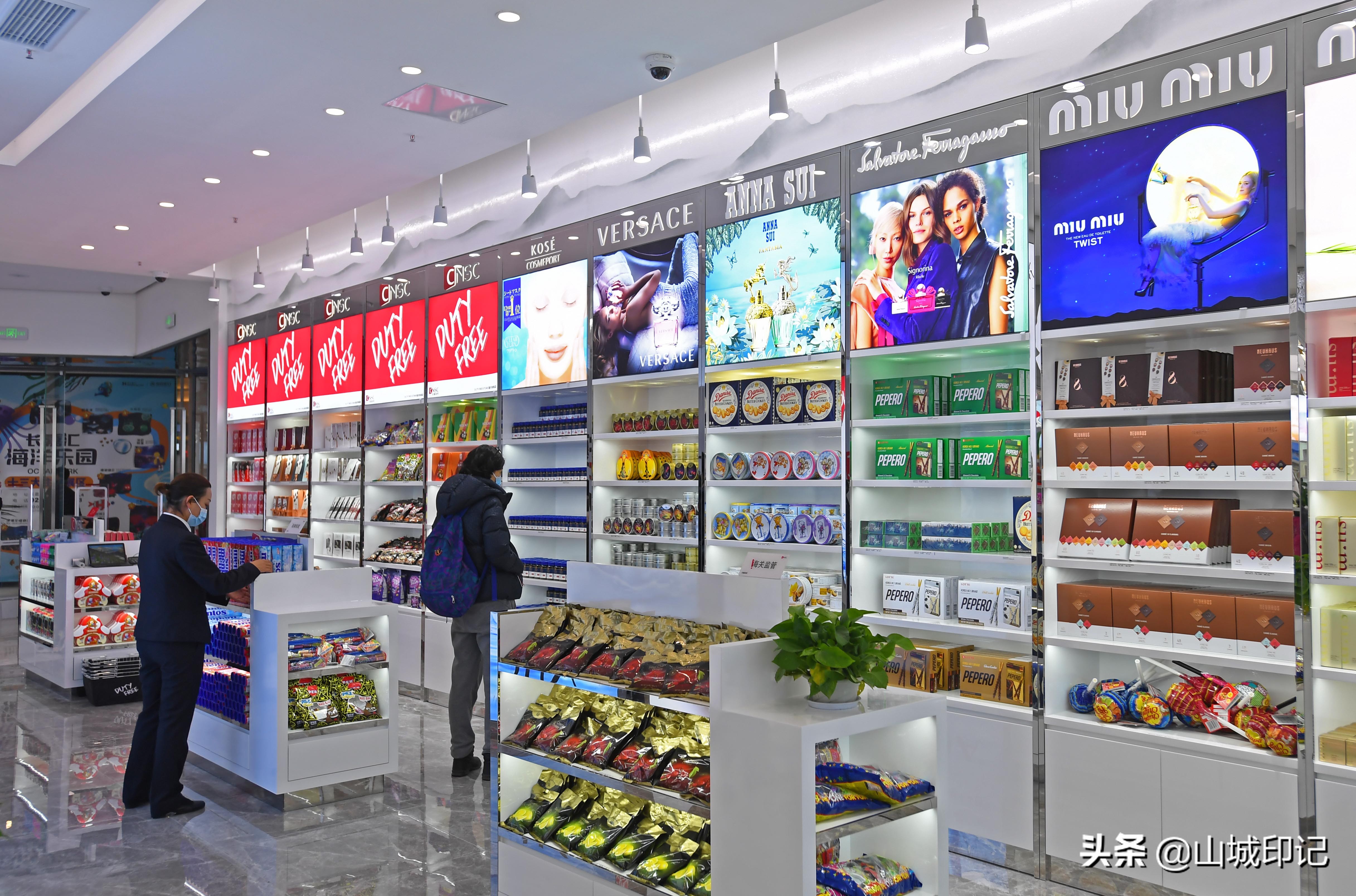 重庆商业百货开业无人光顾,重庆开了一个新商城