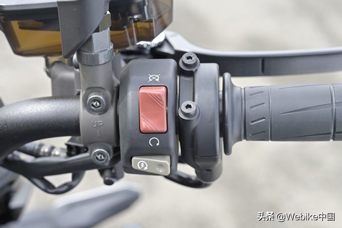 测评川崎zrx1200视频,川崎z1000和宝马s1000r选哪个