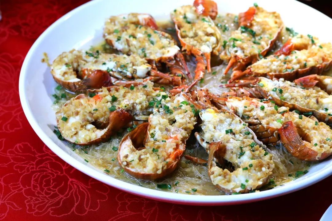 快来！今年在东方明珠塔、国际会议中心、市中心大饭店过年啦