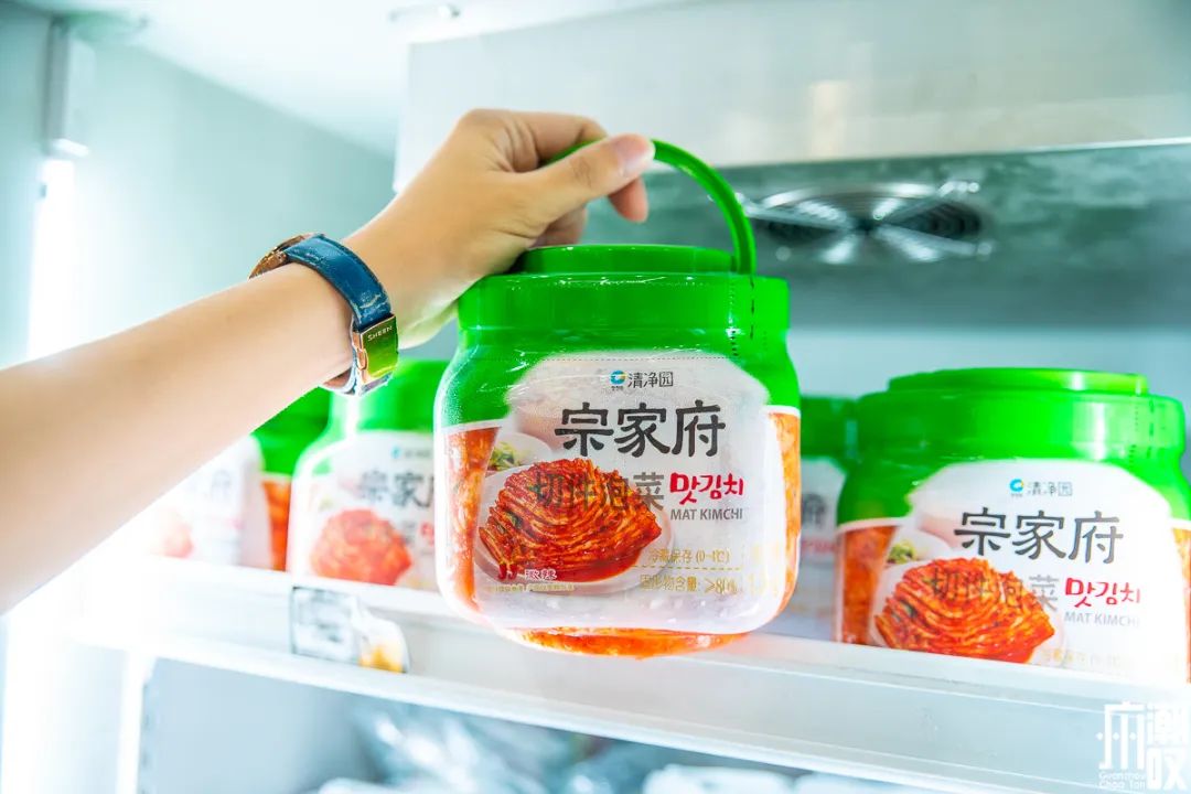 从韩国回来在超市买东西,从韩国进口商品