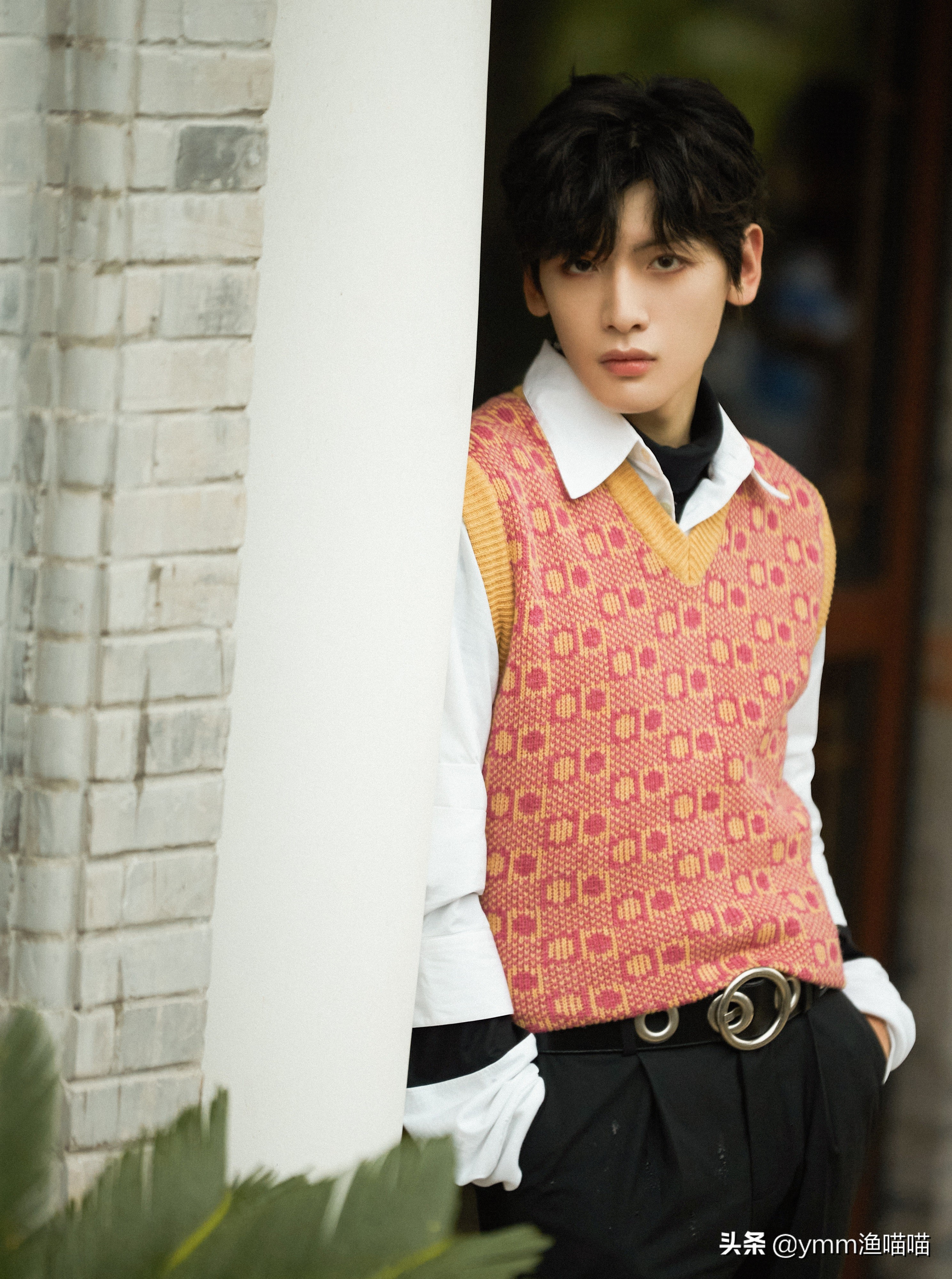 吴宣仪毕雯珺世界微尘里图片,世界微尘里吴宣仪毕雯珺超甜拥吻