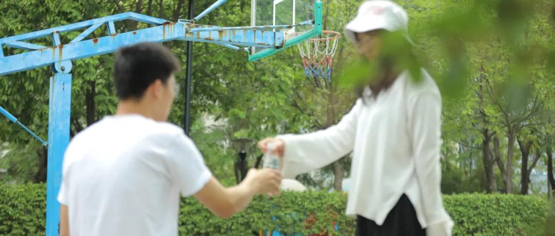 总在小群里逼逼赖赖？够胆就进这个篮球创作新星大群！