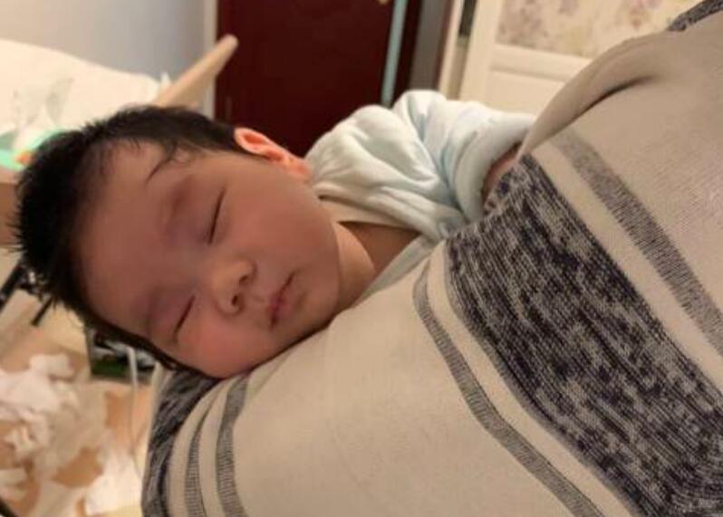 20天的宝宝抱着睡放下就醒怎么办,四个月宝宝抱着睡放下就醒怎么办