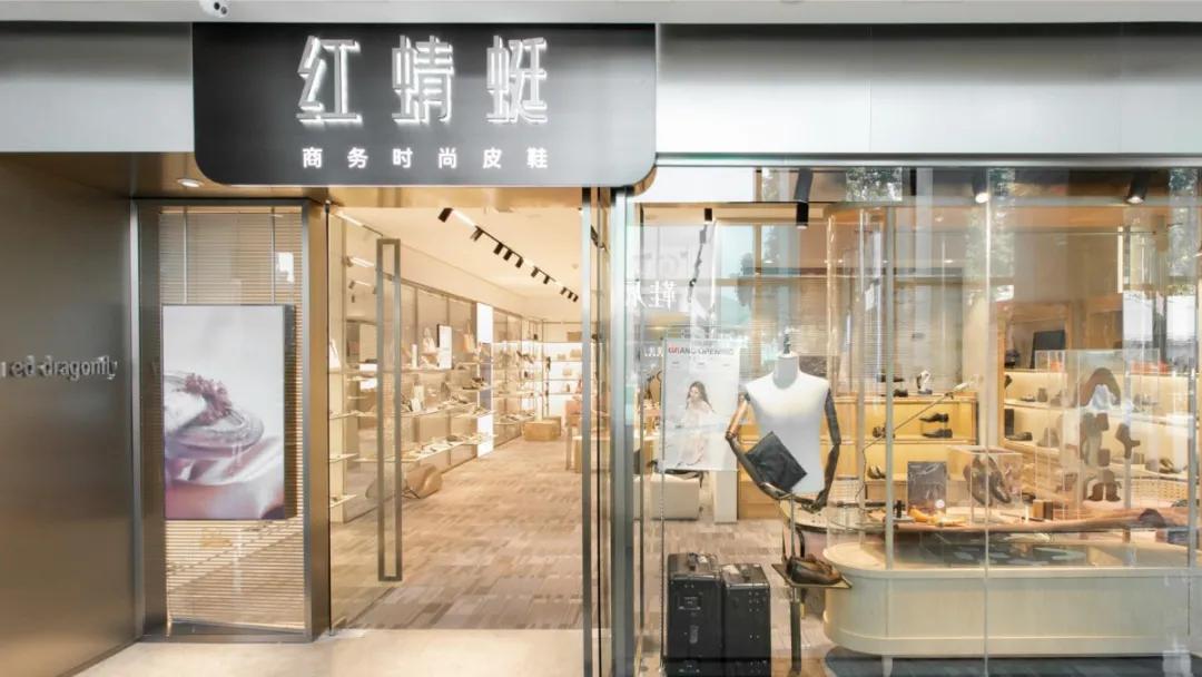 红蜻蜓为什么飞得很低,飞得最快的昆虫红蜻蜓