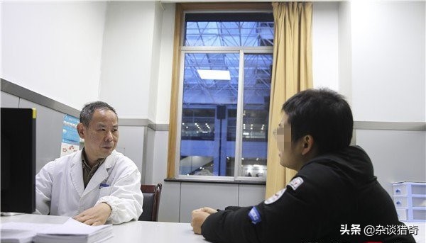 双性人的心理变化,双性人有两个性特征吗