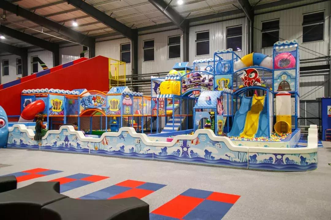 蹦床乐园闯关攀岩,蹦床馆嗨玩