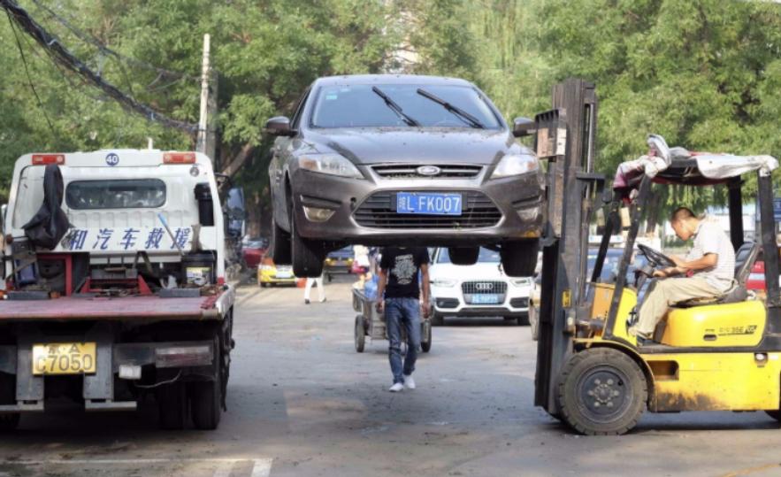 车子堵门口没有挪车电话怎么办,车被堵了找不到挪车电话