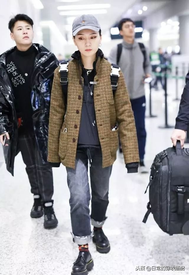 来看机场女王杨幂穿搭,杨幂穿搭机场秀