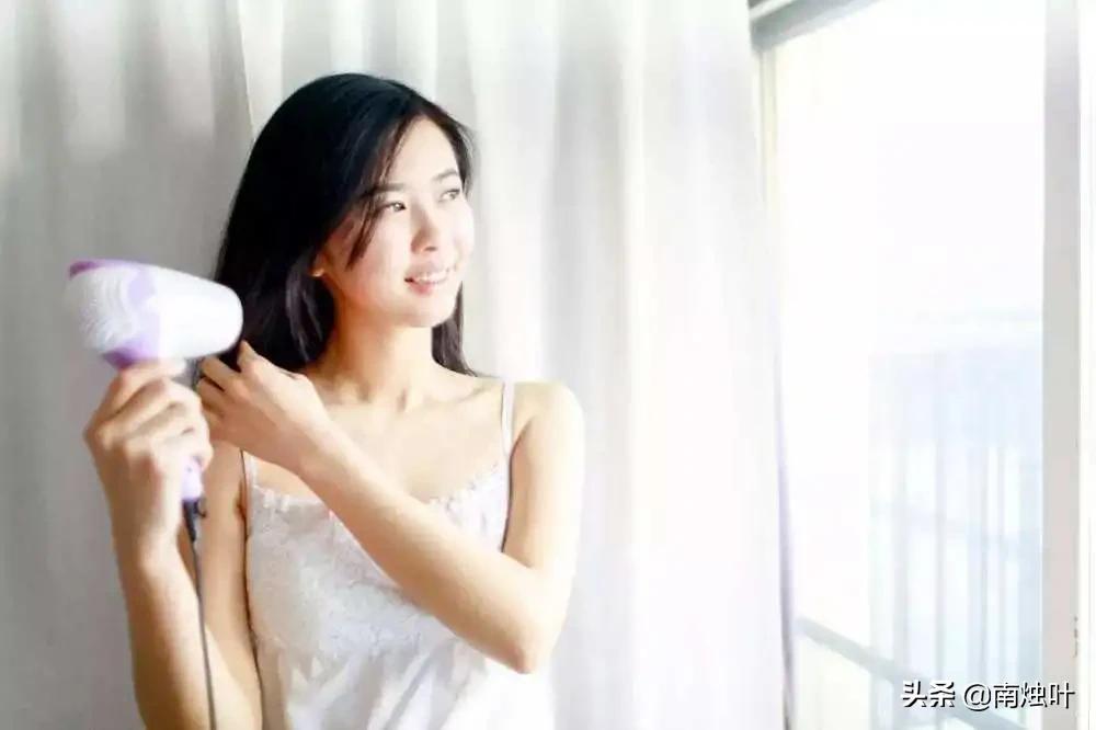 40岁白头发突然增多怎么治,青少年头发少怎么才可以增多