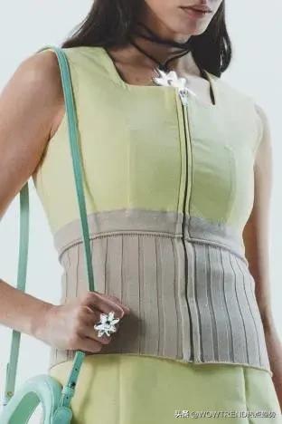 鍜枃鍤煎瓧琛ｆ湇,鍜枃鍤煎瓧2004