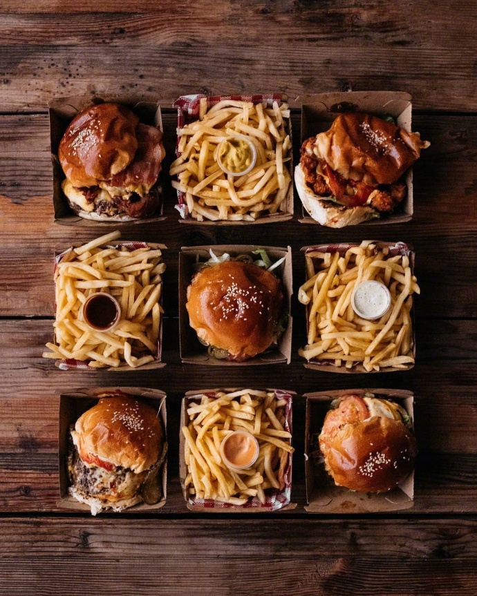 56岁大爷在家创业,60岁大爷创业视频