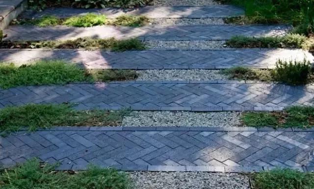 屋顶花园铺装施工步骤,花园铺装要注意什么