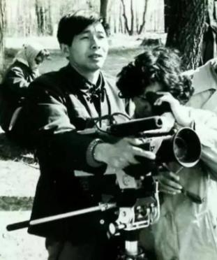 86版西游记总导演杨洁遗体追悼会,西游记导演杨洁给六小龄童示范