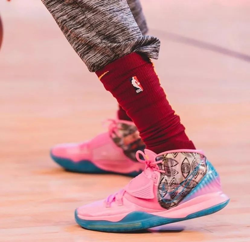 塔图姆和拉塞尔同框官方视频,nba球员上脚利拉德8