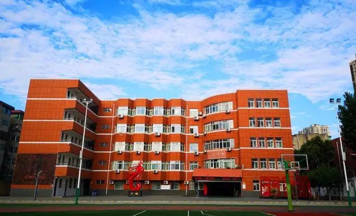 报民校的为何明显减少？家长说：家门口的好学校多了