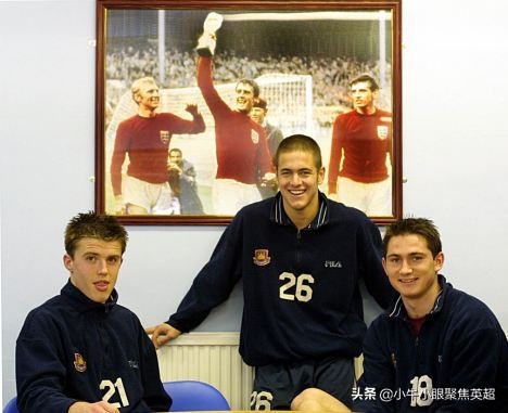 曼联老将卡里克挂靴加入穆帅麾下,卡里克执教曼联首秀