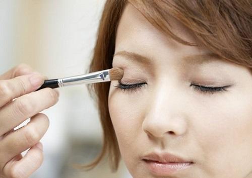 bb霜化妆的时候可以直接涂吗,bb霜怎么化妆不容易掉