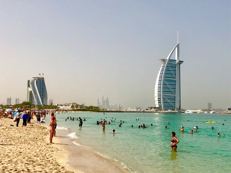 阿联酋是全球最富裕的国家吗,沙特和迪拜是世界上最富有的国家