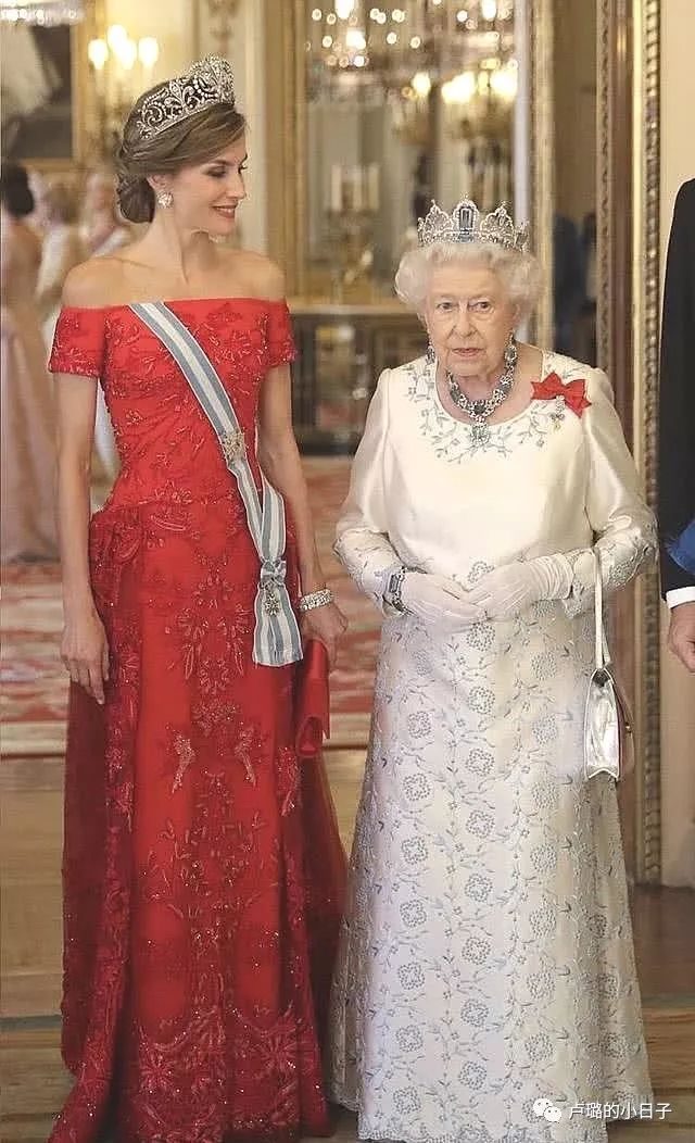 英国女王戴的超级超级珍贵的王冠,各国女王加冕皇冠图片