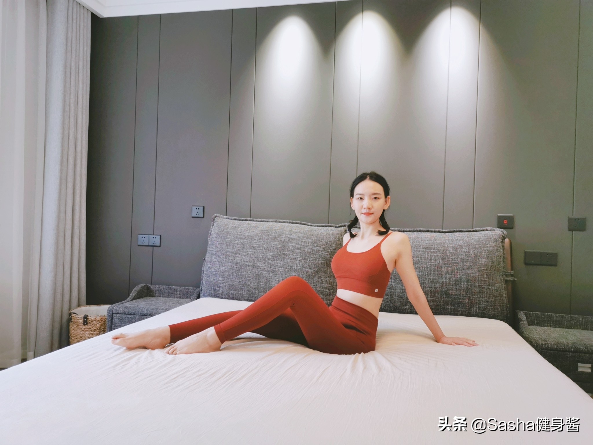 懒人瑜伽，4个床上瑜伽动作，让你拥有漂亮马甲线