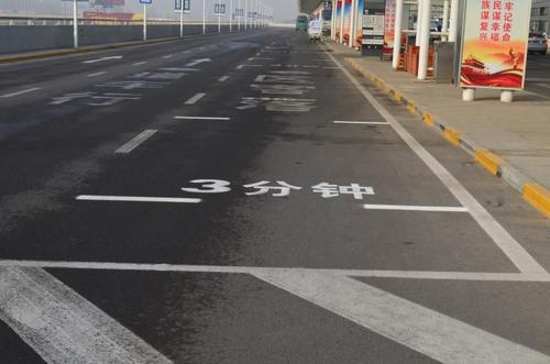 马路上扣分的交通标志,马路上有障碍物导致的压线扣分吗