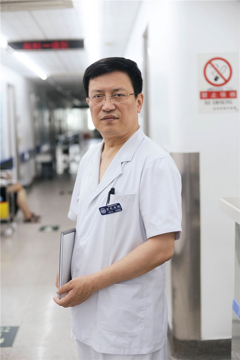 我国过去30年肺癌死亡率上升465%，虽然靶向药让晚期患者的生存期翻倍，但耐药性等因素仍让肺癌治疗复杂化