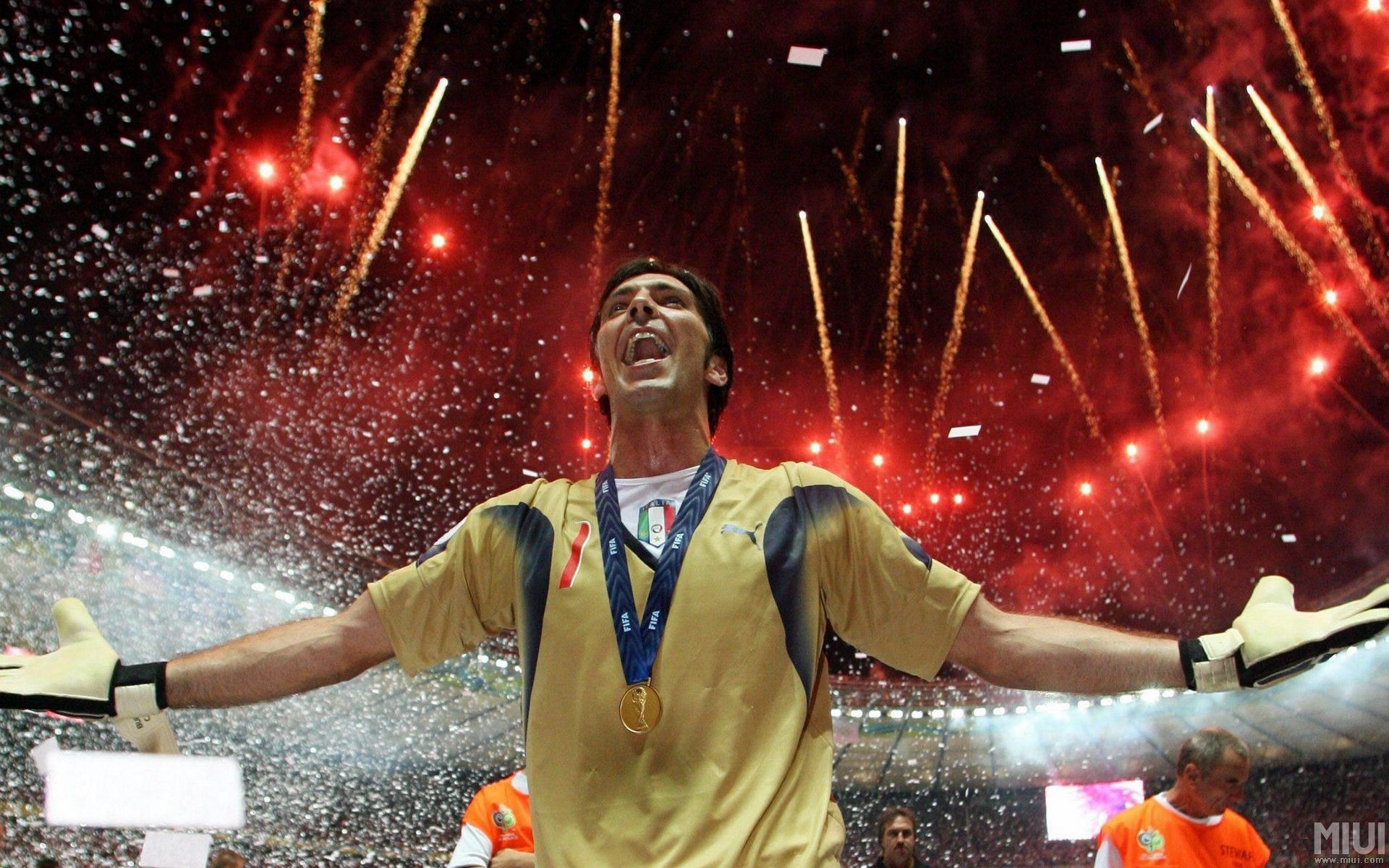 近25年的25大球星只有布冯一位门将，也只有布冯一人踢满了这25年