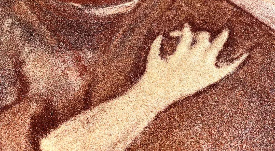 敦煌沙漠惊现64平米巨型沙画，奋战10天10夜创作，仅存在一天就消失