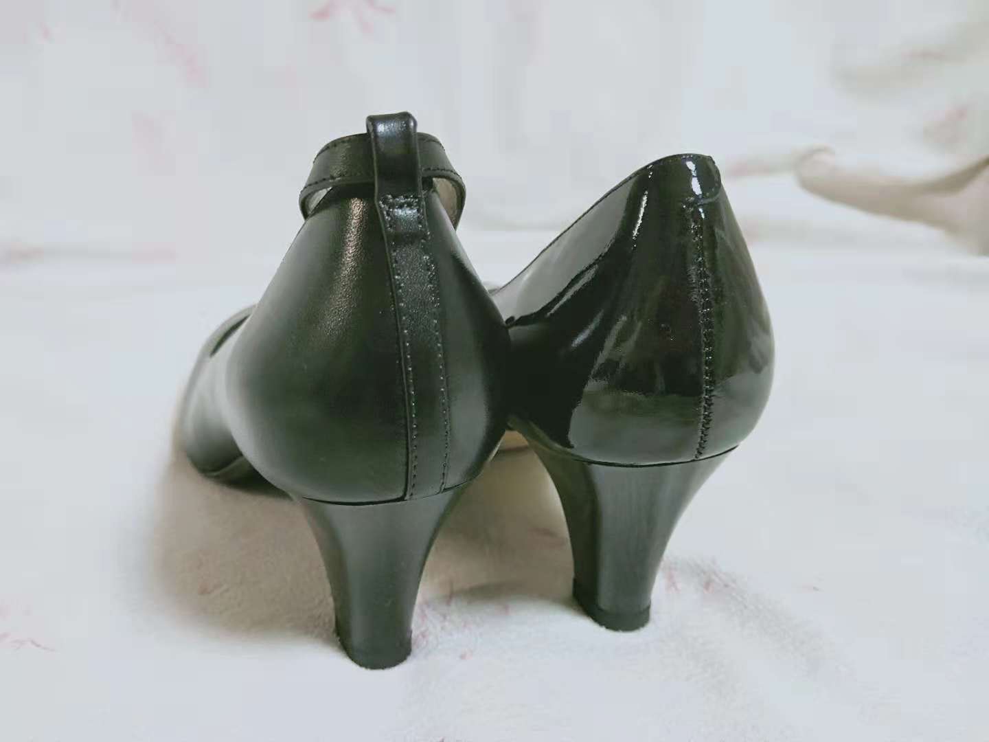 女军官常服绒皮鞋和毛皮鞋对比,女夏军官皮鞋怎么穿