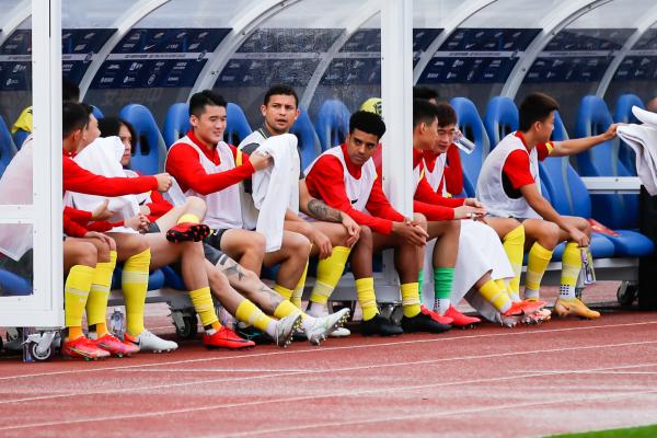 上媒嘲讽恒大：用“为国养士”标榜自己，实则毁了南粤足球和国脚