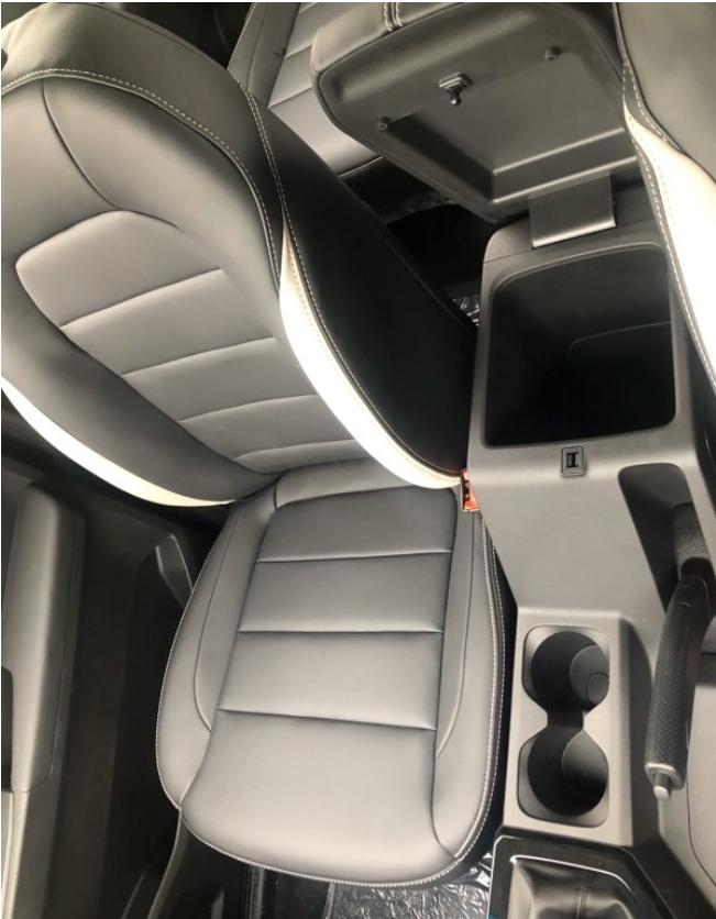 前年看车看到今年，借朋友车借到不好意思，咬牙提台宏光PLUS回家