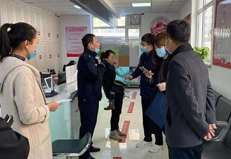 父亲贩毒、母亲吸毒，4岁女孩怎么办？