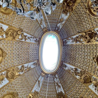 我用我自己挣的钱去旅游,拼搏四年去欧洲