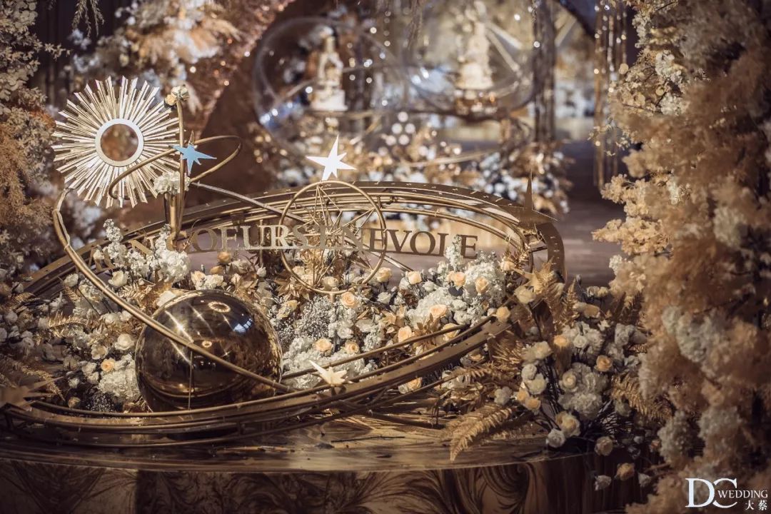 香槟金宫廷婚礼布置现场,香槟色中式婚礼震撼现场