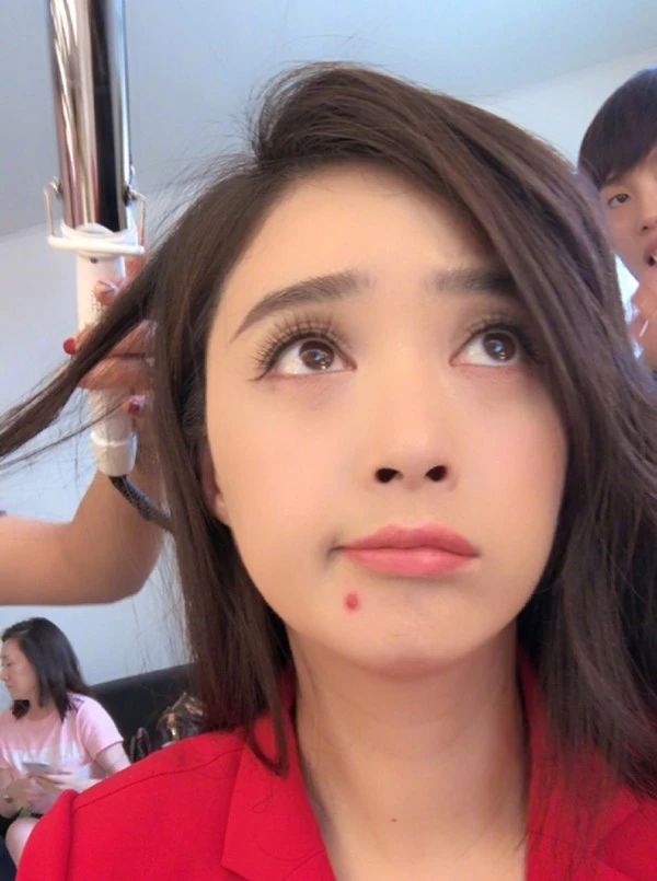 王源抽烟的相关事件引爆网络,王源在抽烟事件后的状况