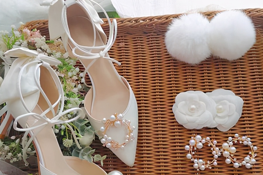 结婚婚鞋穿什么颜色最好,结婚婚鞋什么样的合适