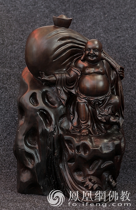 桐柏山木雕博物馆弥勒佛雕像,桐柏木雕博物馆龙的雕像