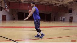 篮球基础教学提前变向,新手篮球最简单的上篮动作