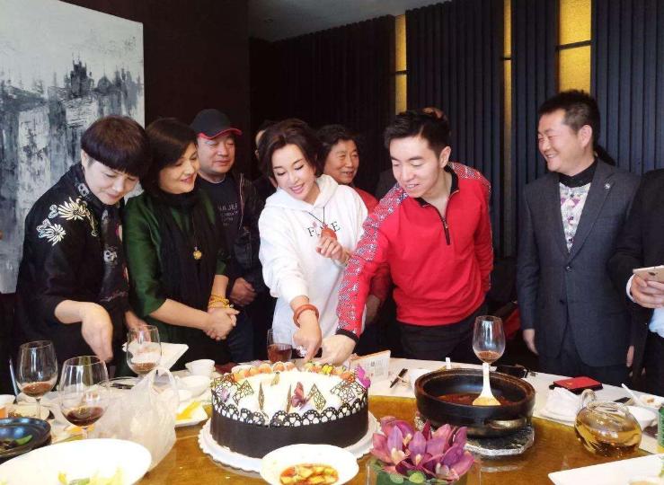 刘晓庆与同母异父妹妹相伴60年,刘晓庆与妹妹相伴60年