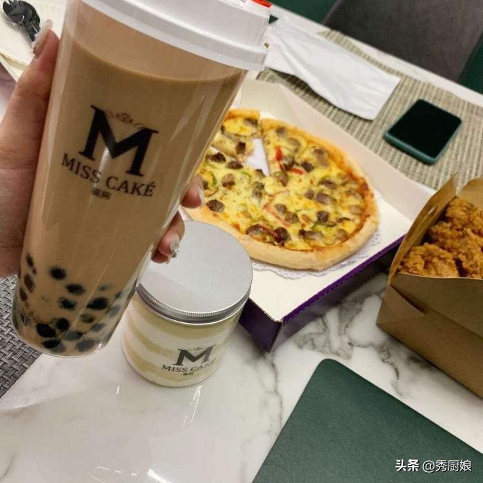 怎么用家里的材料就能做一杯奶茶,在家做奶茶不用牛奶的方法