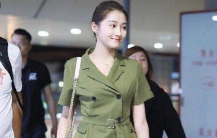 关晓彤鞠婧祎撞衫,周洁琼关晓彤泫雅同款