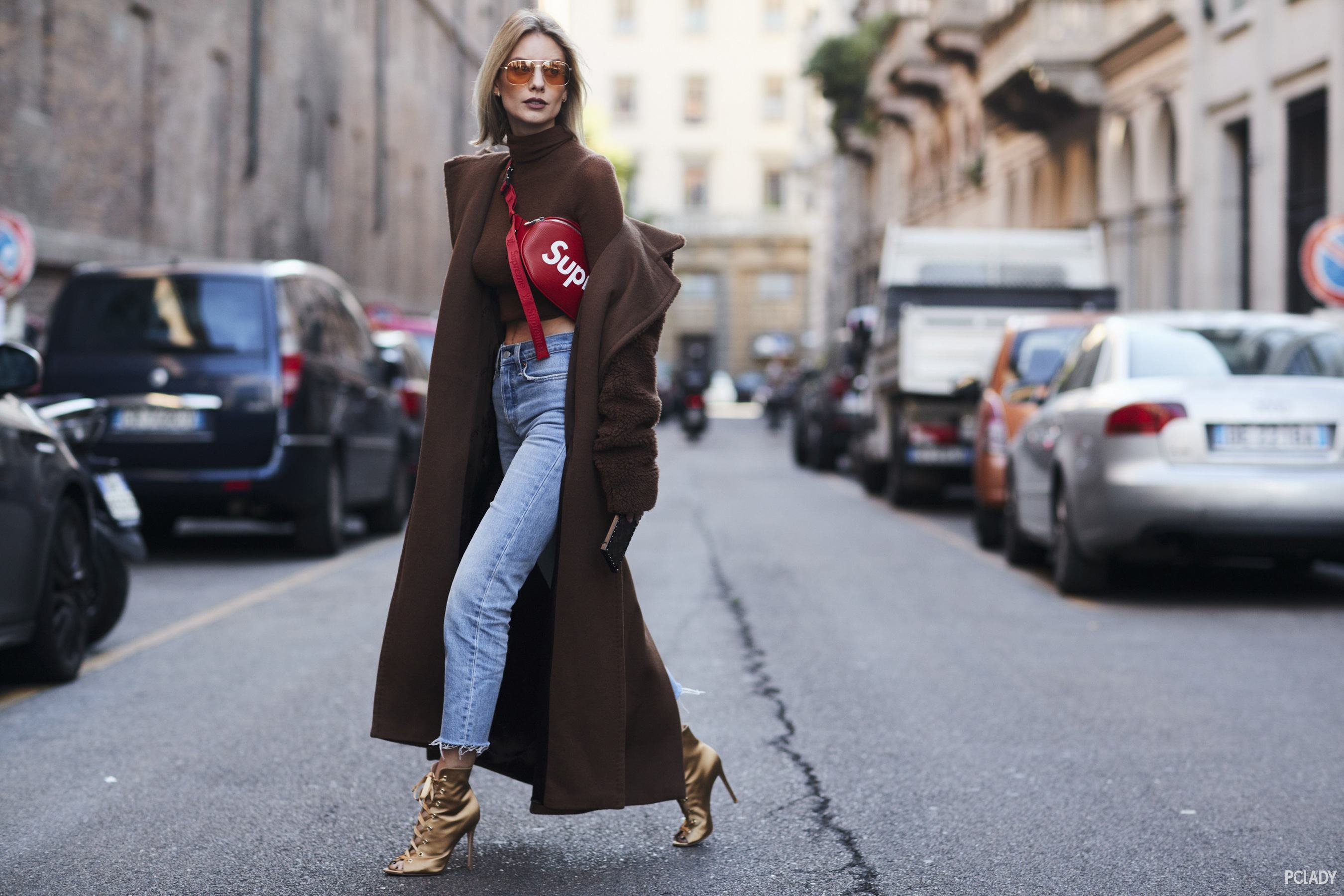 明星参加时装周的着装图片,揭秘明星扎堆时装周