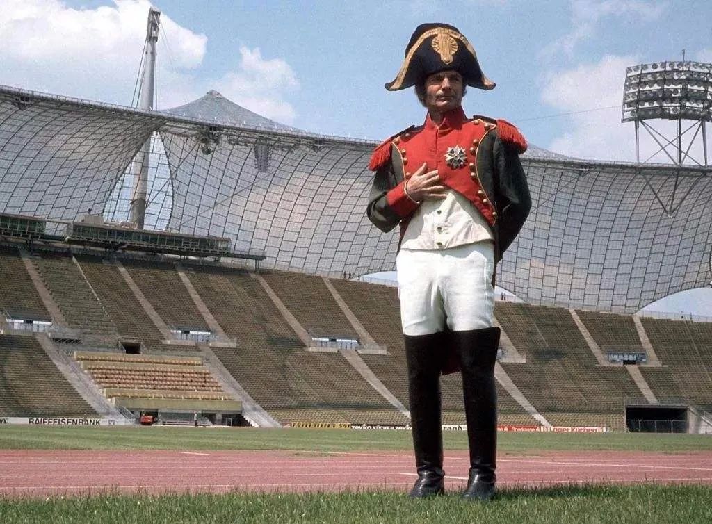 日本当上亚洲足坛霸主，可是托了这位中国教练的“福”