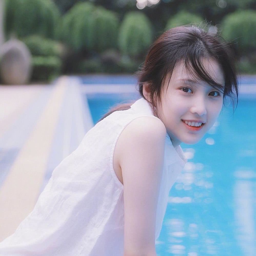 赵丽颖端着饭哭的视频,赵丽颖深夜发个汉堡的图片