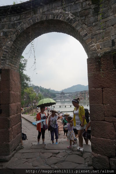 湖南美景凤凰古城,湖南凤凰古城的夜色迷人