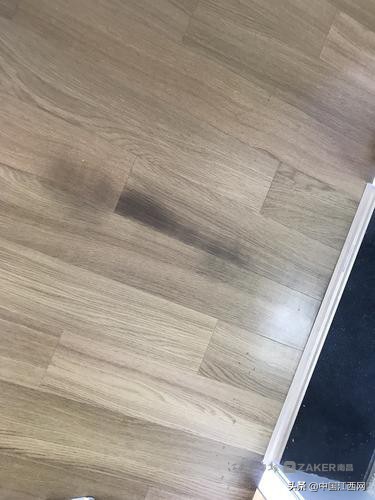 事发南昌!新房还没入住地板已发霉发黑...